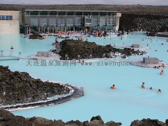 蓝湖地热温泉:冰岛的疗养圣地