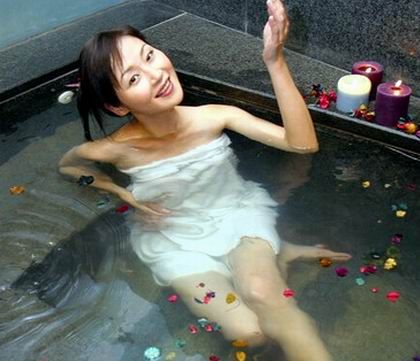ʮ����Ů������Ȫ��PK �ȱ�˭����(��ͼ)